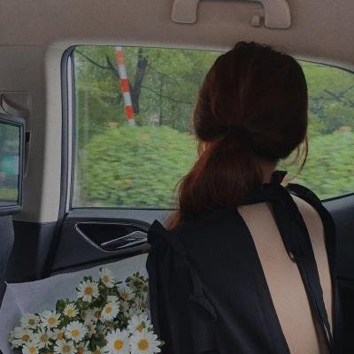 人气爱豆被曝隐婚生子传闻，短时间内豪宅门口画面流出